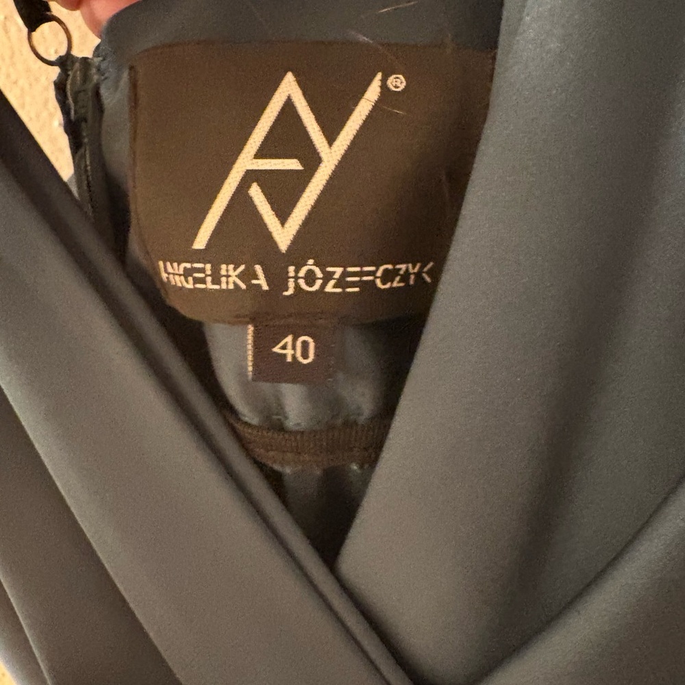 NWT wolf & badger Angelika Jozefczyk long satin emerald evening gown - Picture 6 of 7
